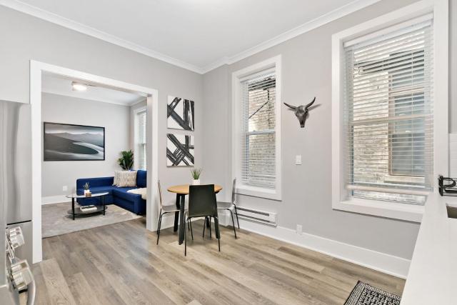 2BR Comfy and Stylish Apt in West Town - Erie 1R
