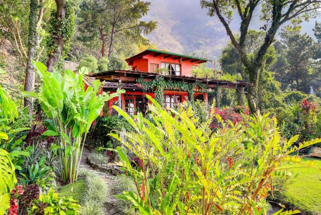 Lake Front Paradise-Nature where Mayan Culture Collide