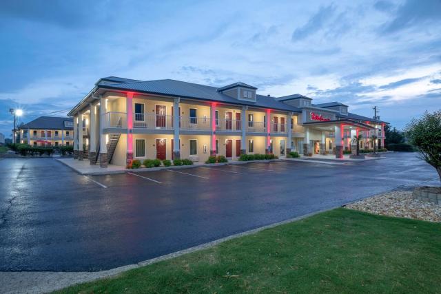 Red Roof Inn & Suites Calhoun
