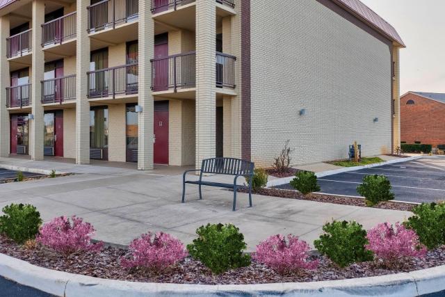 Red Roof Inn PLUS+ Huntsville – Madison