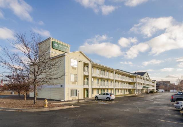 HomeTowne Studios by Red Roof Denver - Glendale/ Cherry Creek