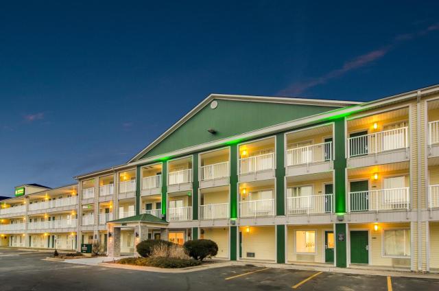 HomeTowne Studios by Red Roof Denver - Glendale/ Cherry Creek