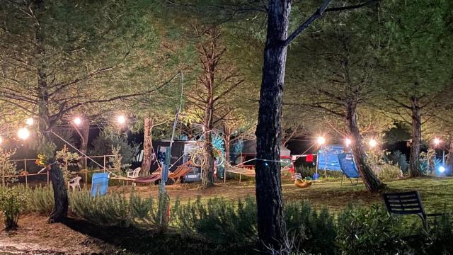 AGRiCAMPiNG POGGiO Ai PiNi WiNE CAMPiNG