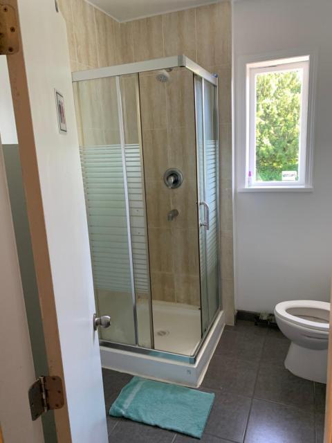Vancouver Backpacker House - 10 min walk to Metrotown skytrain station