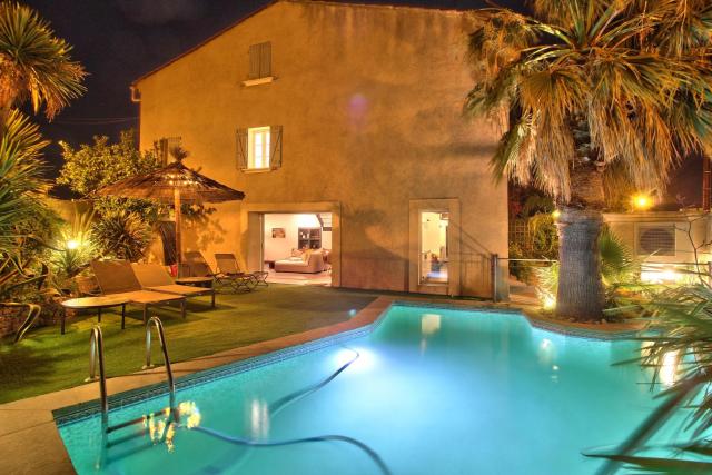 Maison avec piscine et jardin- 4 chambres 8 pers