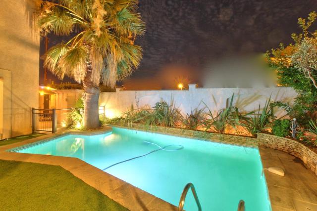 Maison avec piscine et jardin- 4 chambres 8 pers