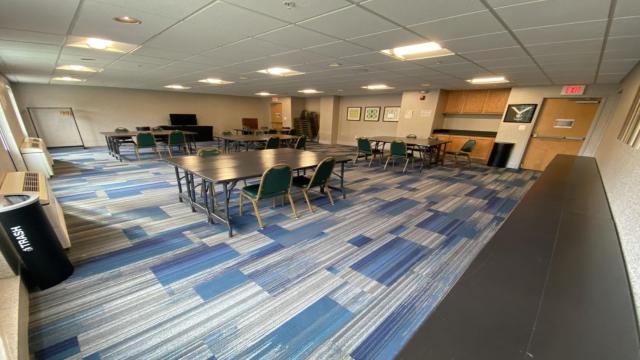 Holiday Inn Express Hotel & Suites Warrenton by IHG