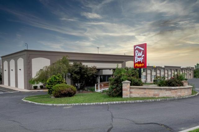 Red Roof Inn PLUS Woodbridge - Carteret