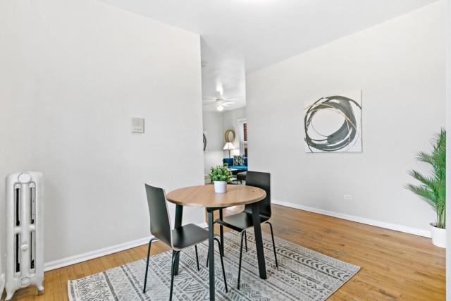 1BR Apartment in Rogers Park with King Bed - Lunt 2E