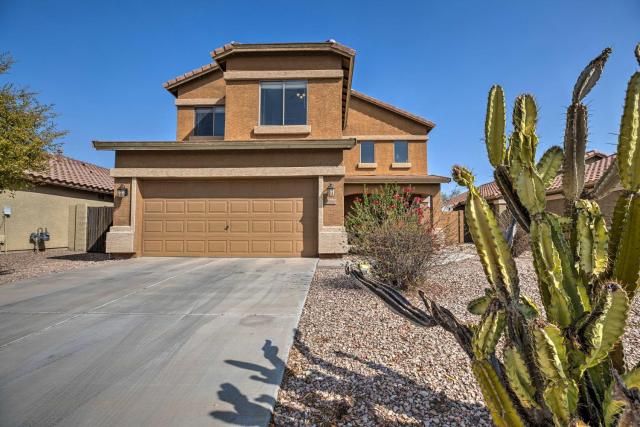 Maricopa Home w/ Outdoor Seating, 2 Mi to Golf!