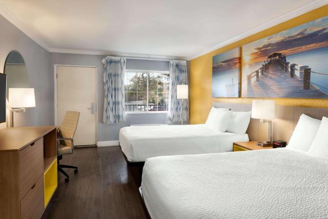 Days Inn by Wyndham Pensacola - Historic Downtown