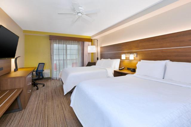 Holiday Inn Express & Suites Petoskey by IHG