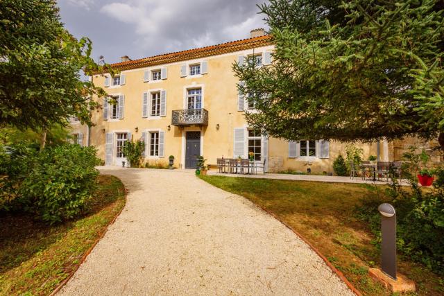 Le Castel Pierre - 7ch&7sdb avec clim, piscine XL, ping-pong, salle fitness et sauna pour 15 personnes