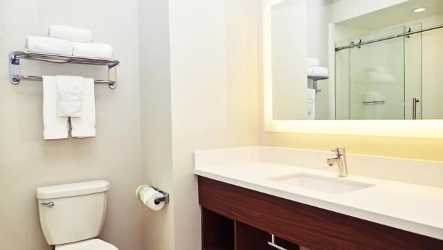 Holiday Inn Express & Suites Corona by IHG