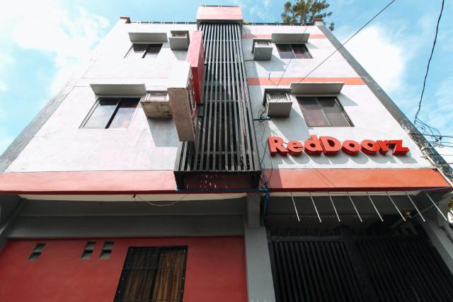 RedDoorz at A&F C5 Pinagsama Taguig