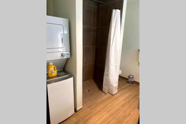 3E-*New* Apt 10 min to Children’s Hospital, slps 4