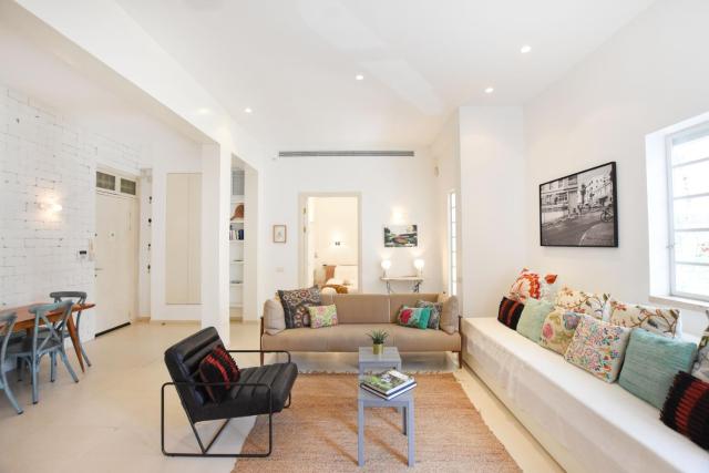 Spacious 3-BR Apartment by HolyGuest
