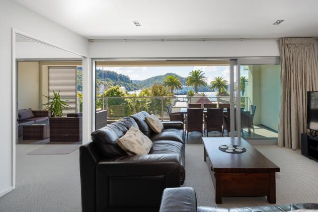 Luxury Waterfront Apartment - Quay