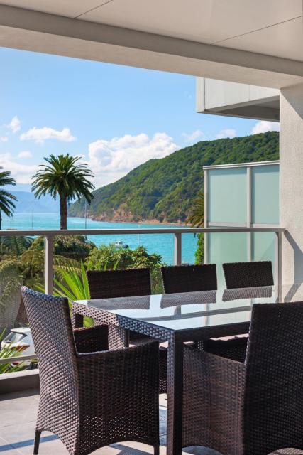 Luxury Waterfront Apartment - Quay