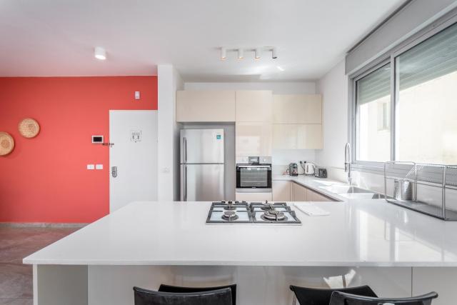 3 Bedrooms apt balcony & parking near banana beach