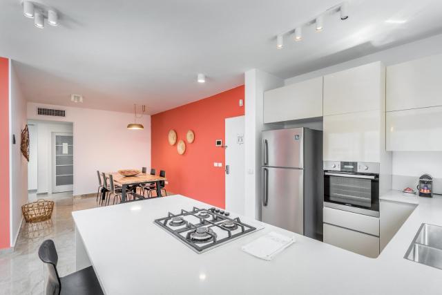 3 Bedrooms apt balcony & parking near banana beach