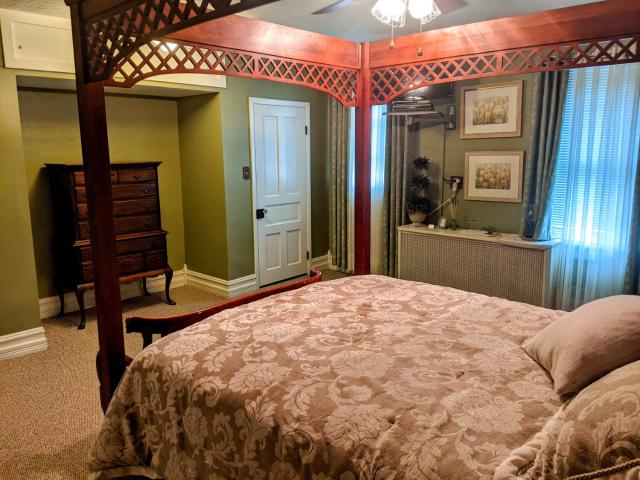 Lizard Creek Inn