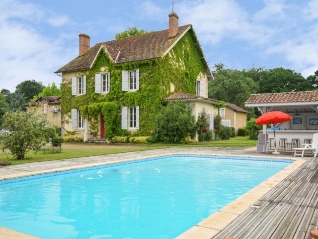 Beautiful Holiday Home in Labastide dArmagnac with Pool