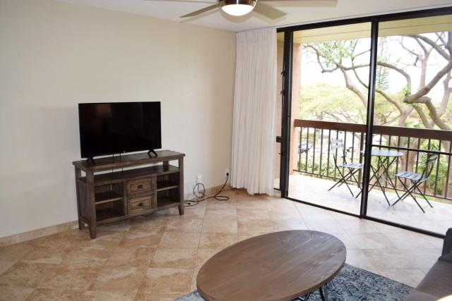 Beautiful Private Condo Walking Distance to Beach MV2321
