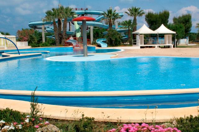 Happy Camp mobile homes in Camping Villaggio Lamaforca