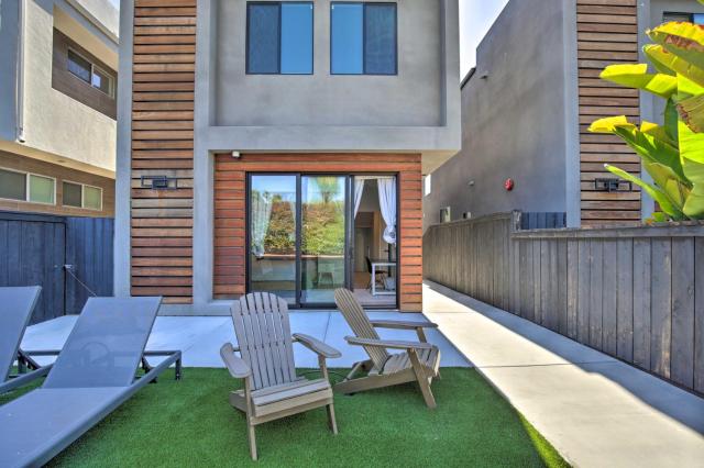 Chic San Diego Abode Rooftop Balcony + Bay Views!