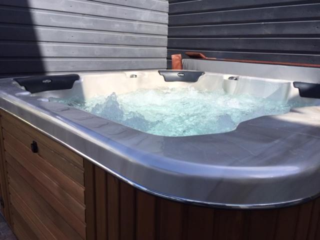 Nicole Résidence avec piscine chauffée & jacuzzi