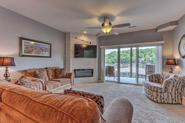Lake & Poolside Fun! Water-View Camdenton Condo