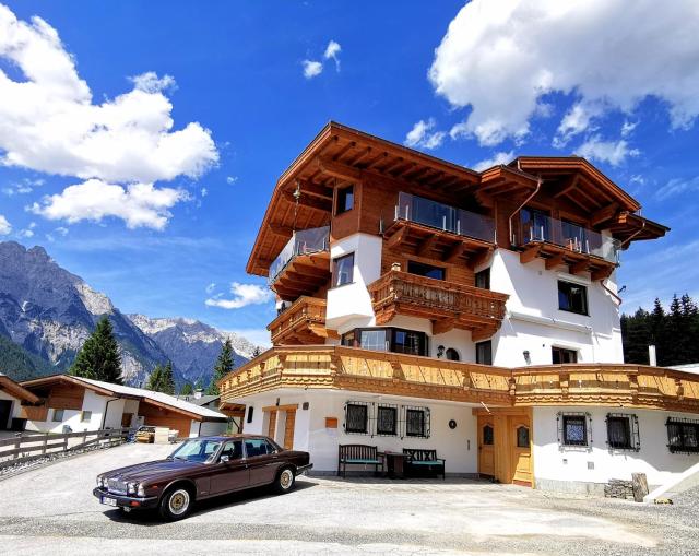 Schickster Sky Lodge und Chalet Rossi
