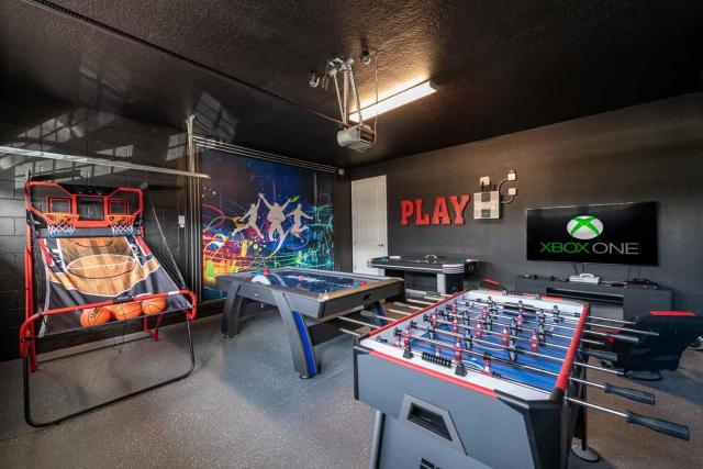 Exquisite 9 Bdrm Home w Games Room at Encore