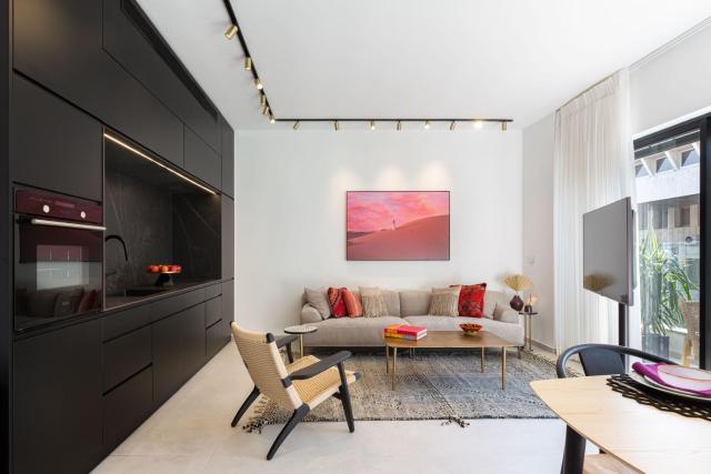 Luxury & Quiet 2BDR near Gordon Beach