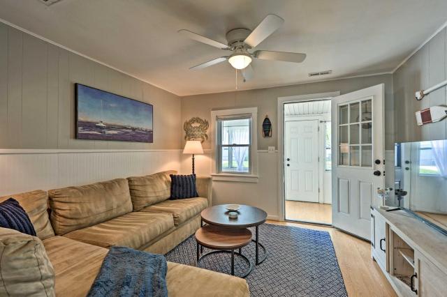 'The Blue Crab Cottage' - 3 Blocks From The Beach!