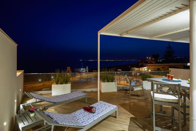 ISULATRAVEL-House on the beach