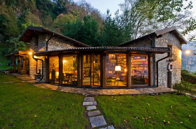 The Writer's Nest Waterfront Villa by Rent All Como