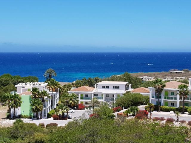 Fabulous Ocean View Apartment in Secure Resort, 5 min Walk to Beaches & Restaurants