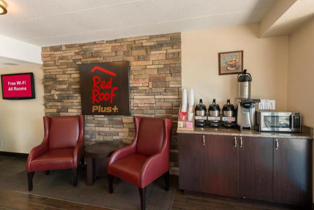 Red Roof Inn PLUS+ St. Louis - Forest Park / Hampton Ave.