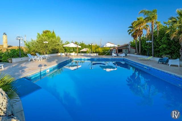 Cammaratini Villa Sleeps 13 Pool Air Con WiFi