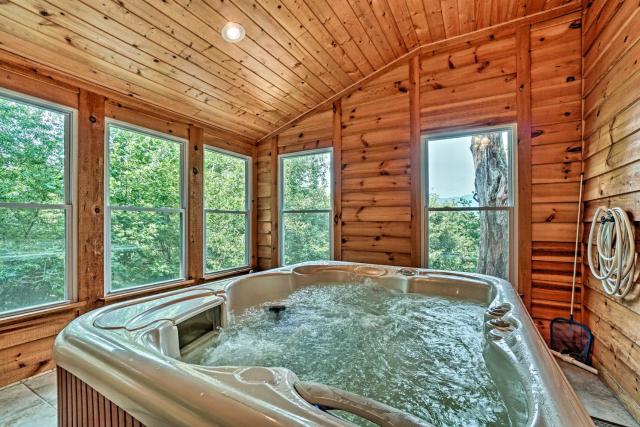 Hot Tub + Game Room: Mountain Retreat in Otto!