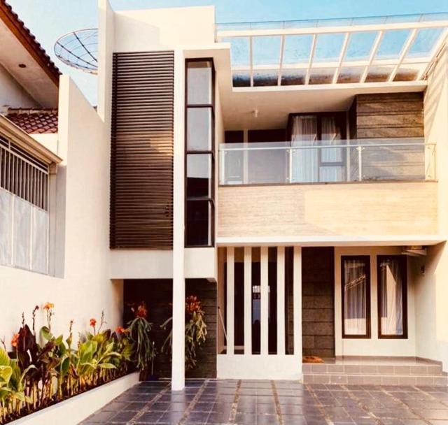 Platinum Setrasari Guest House 5BR Private Pool Bandung