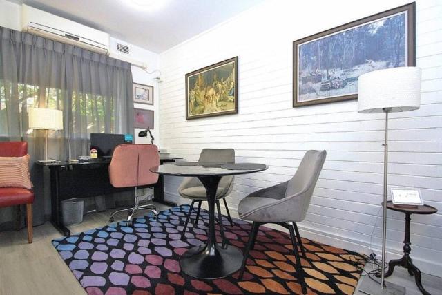 LOCATION LIFESTYLE CONVENIENCE! WIFI NETFLIX WINE