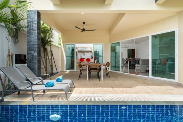 Sabai Villas, 7 min drive from Naiharn & Rawai, Private pool, Four villas available
