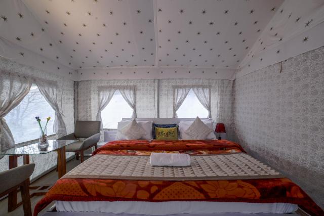 Dawn n Dusk glamping by Skylight Retreat Chail