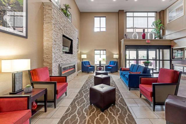Comfort Inn & Suites Canton Riverstone Area