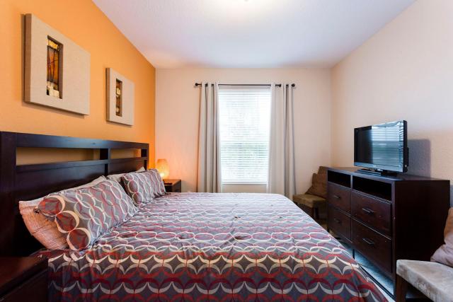 Spacious 2BR 2BA with Balcony 5 Mins to Convention Center & Epic Universe