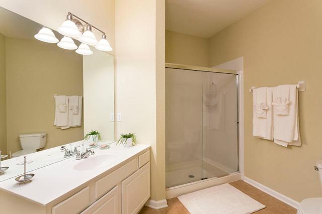 3Br 2Bath Condo Balcony 5min Conv Center 1410ft