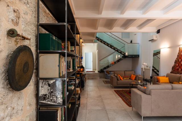 Valverde Art Space Loft by DomuSicily